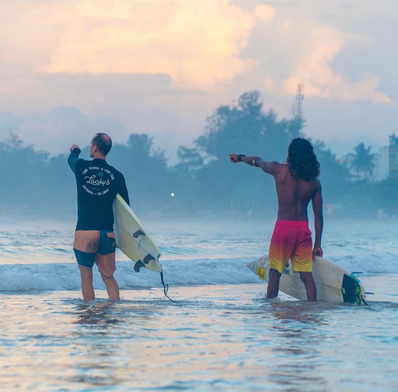 Lucky'S Surf Camp Bed & Breakfast เวลิกามา ภายนอก รูปภาพ