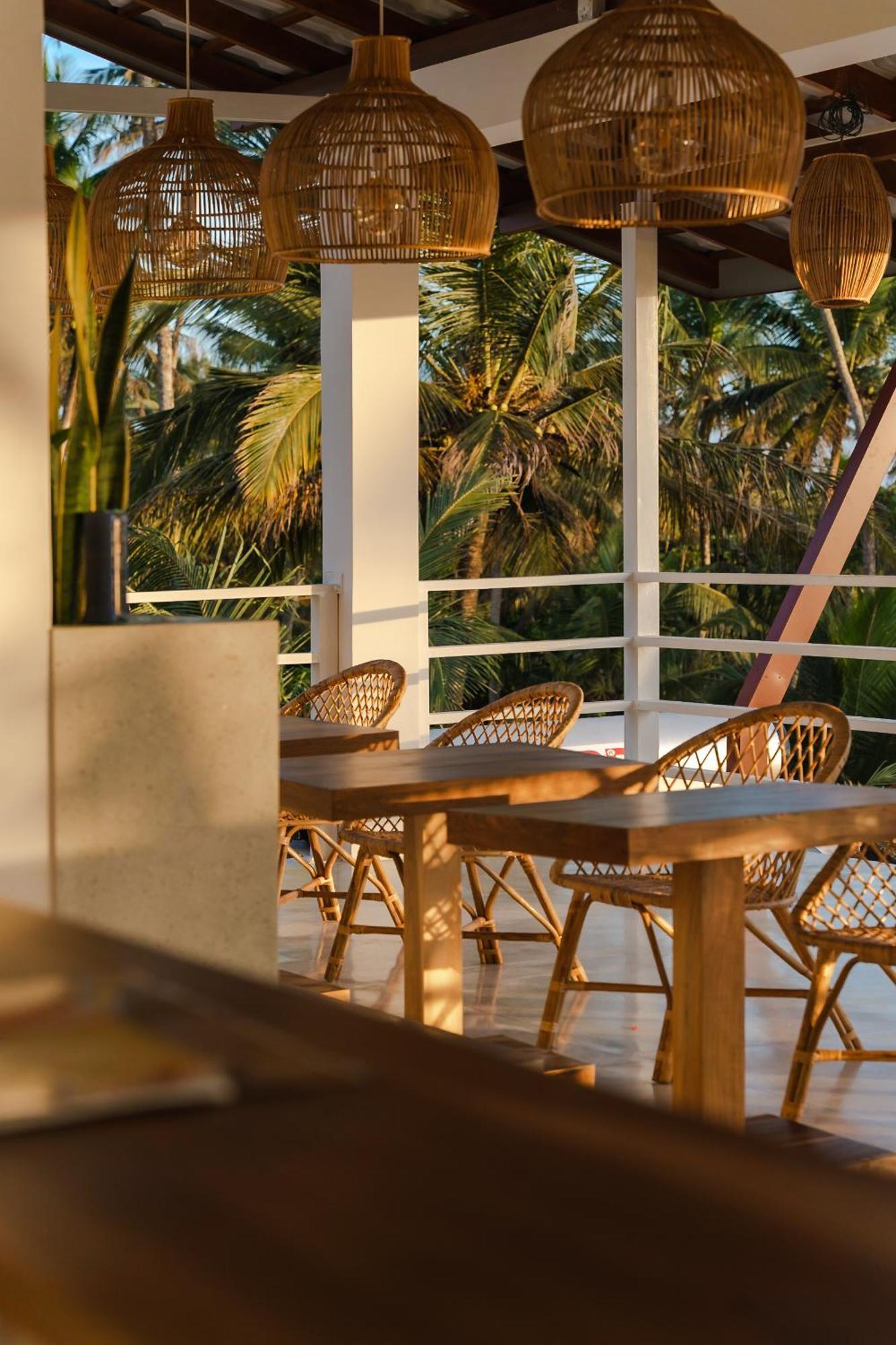 Lucky'S Surf Camp Bed & Breakfast เวลิกามา ภายนอก รูปภาพ