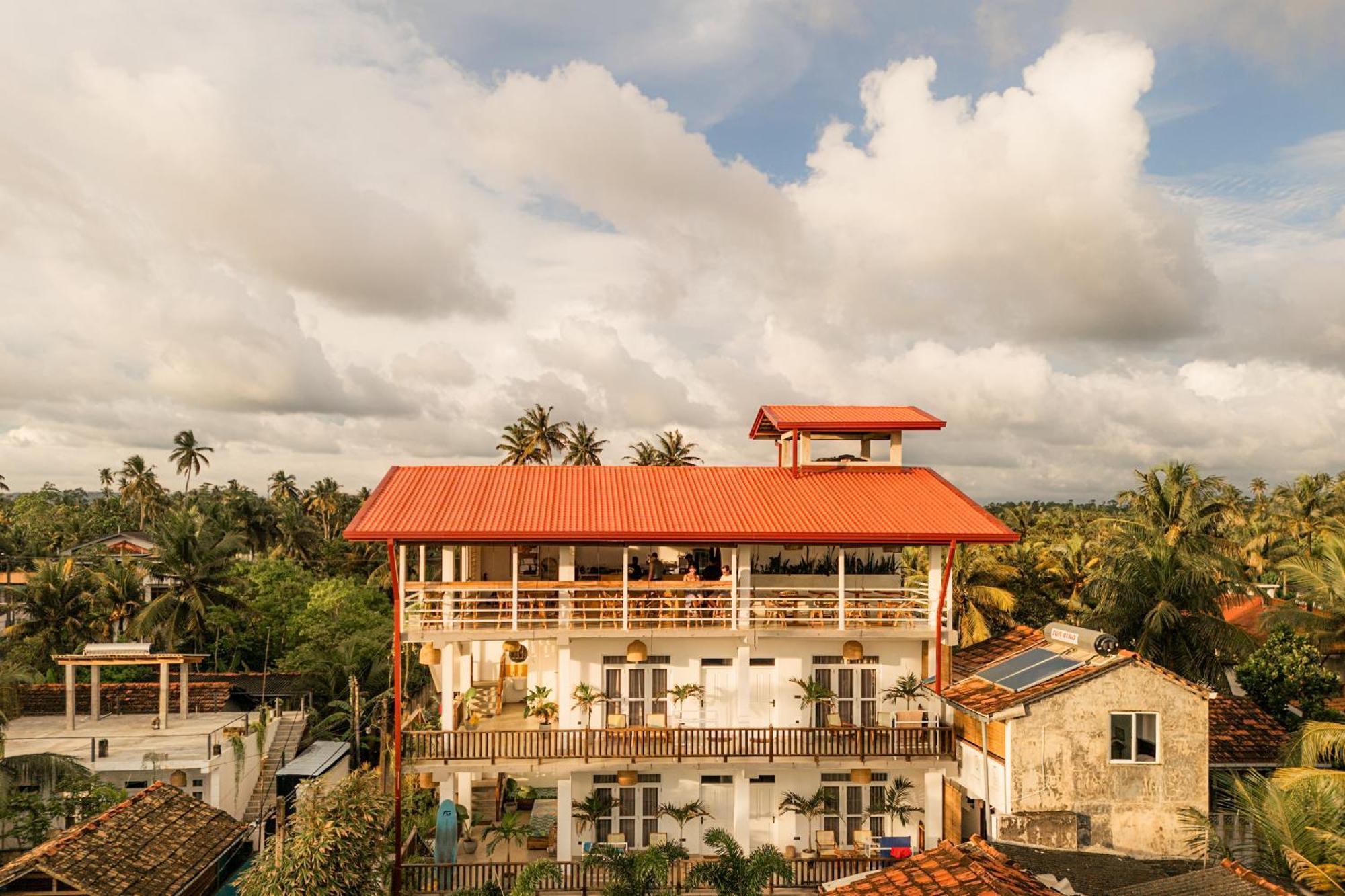Lucky'S Surf Camp Bed & Breakfast เวลิกามา ภายนอก รูปภาพ