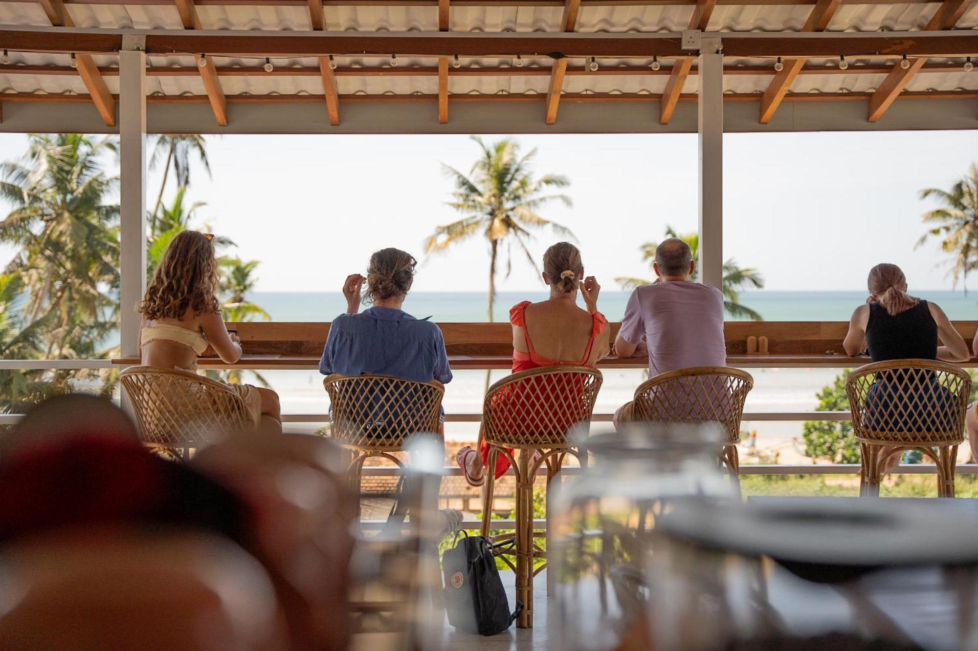 Lucky'S Surf Camp Bed & Breakfast เวลิกามา ภายนอก รูปภาพ