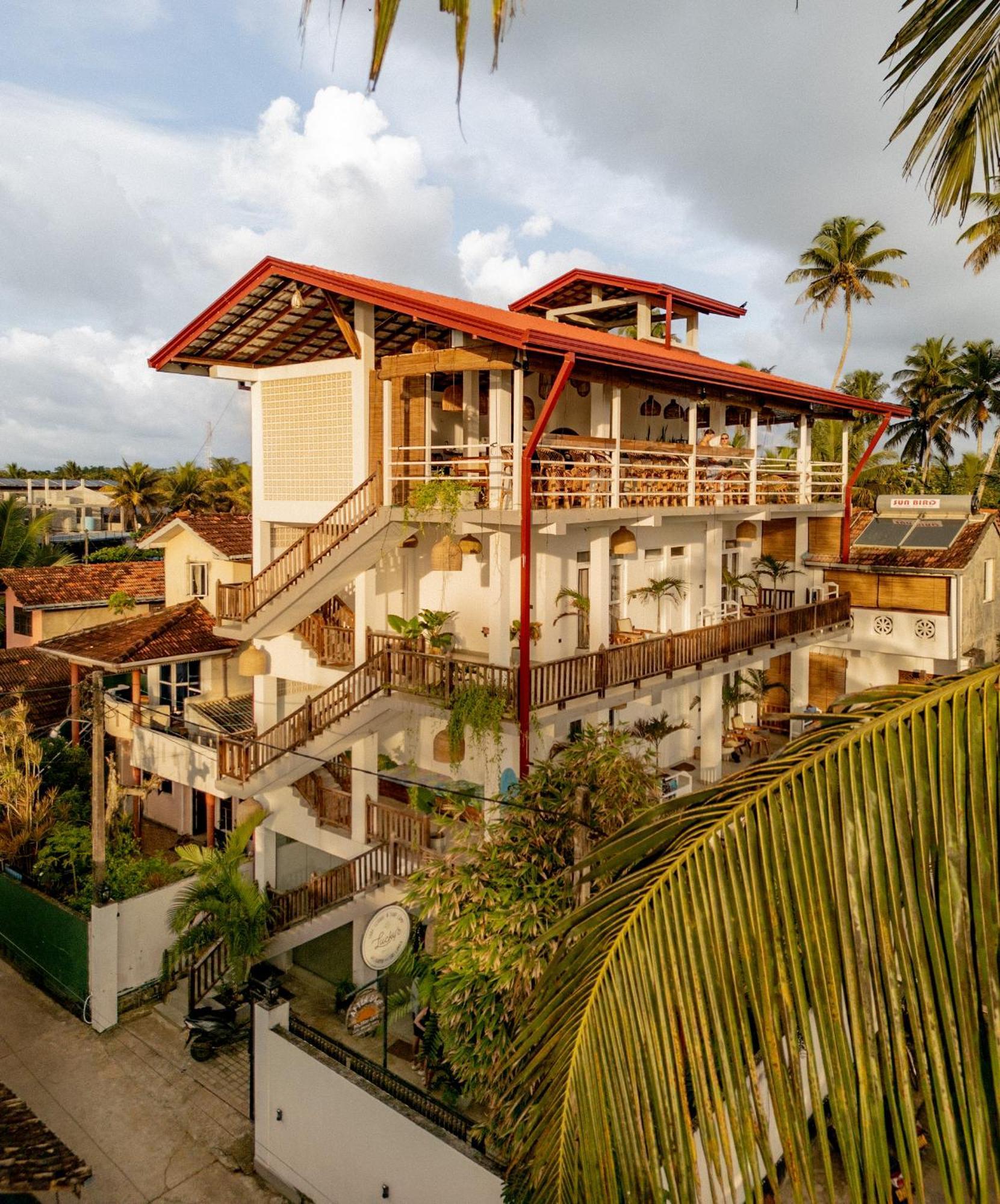 Lucky'S Surf Camp Bed & Breakfast เวลิกามา ภายนอก รูปภาพ