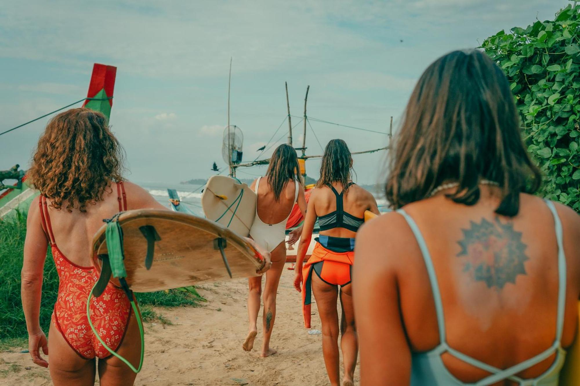 Lucky'S Surf Camp Bed & Breakfast เวลิกามา ภายนอก รูปภาพ
