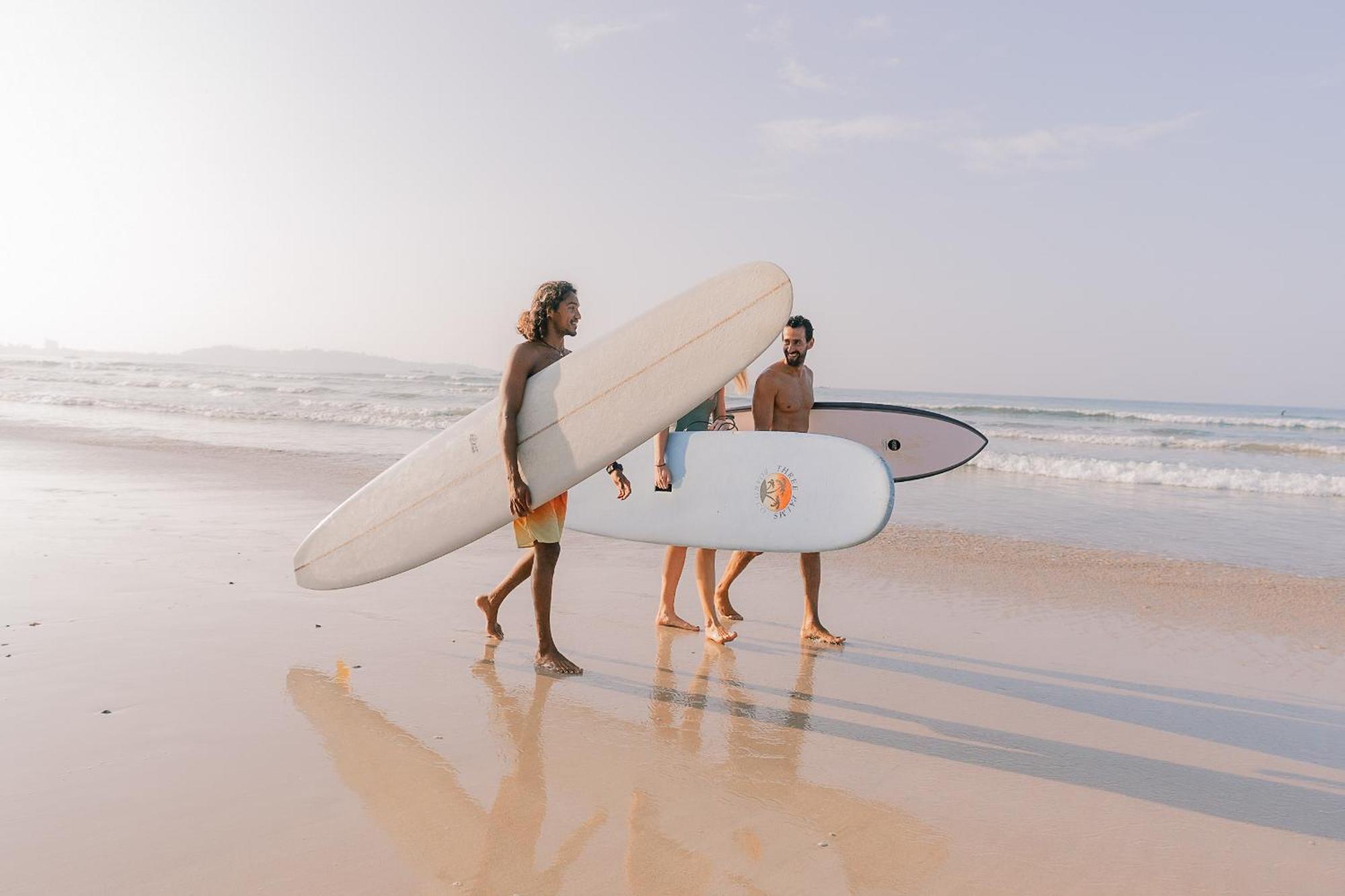 Lucky'S Surf Camp Bed & Breakfast เวลิกามา ภายนอก รูปภาพ