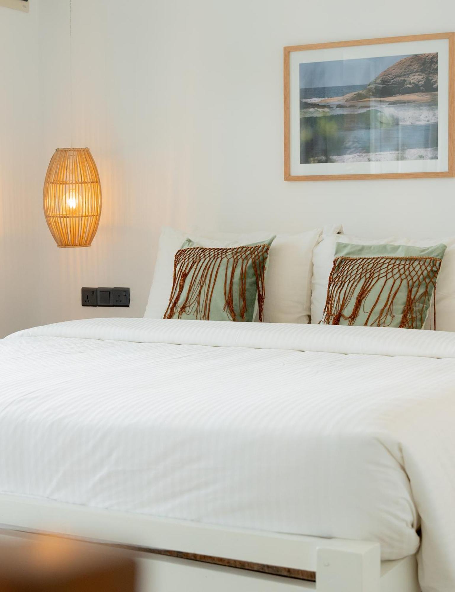 Lucky'S Surf Camp Bed & Breakfast เวลิกามา ภายนอก รูปภาพ