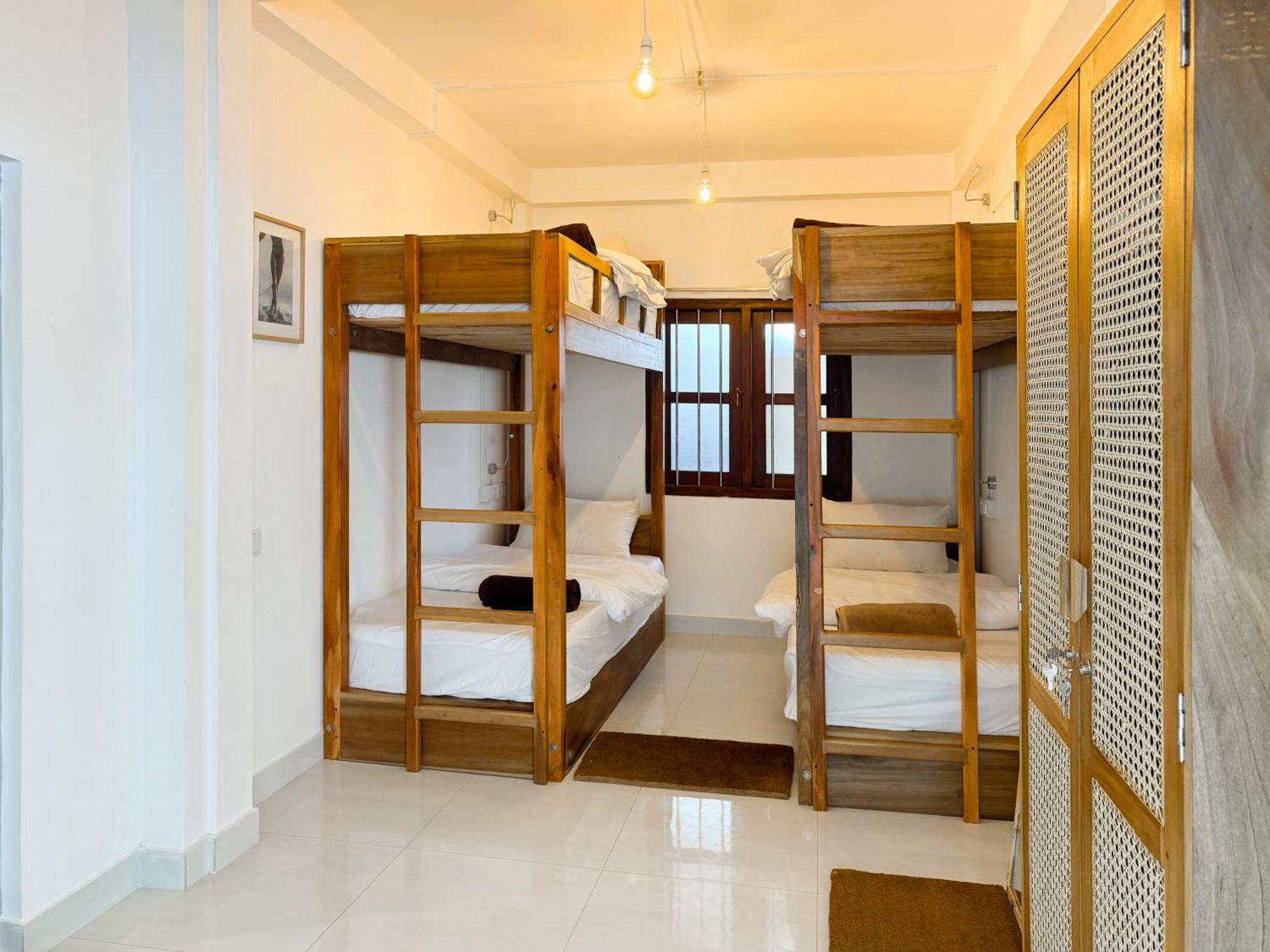 Lucky'S Surf Camp Bed & Breakfast เวลิกามา ภายนอก รูปภาพ