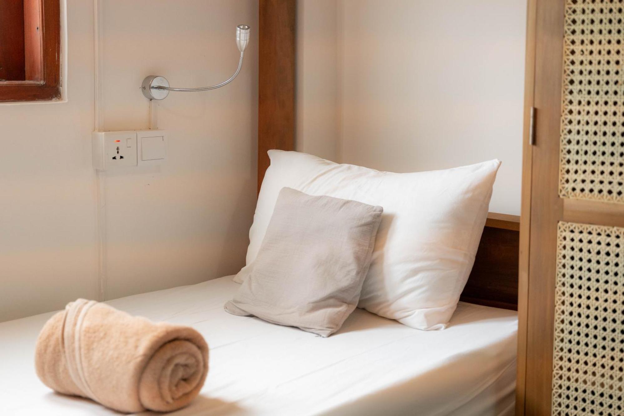 Lucky'S Surf Camp Bed & Breakfast เวลิกามา ภายนอก รูปภาพ
