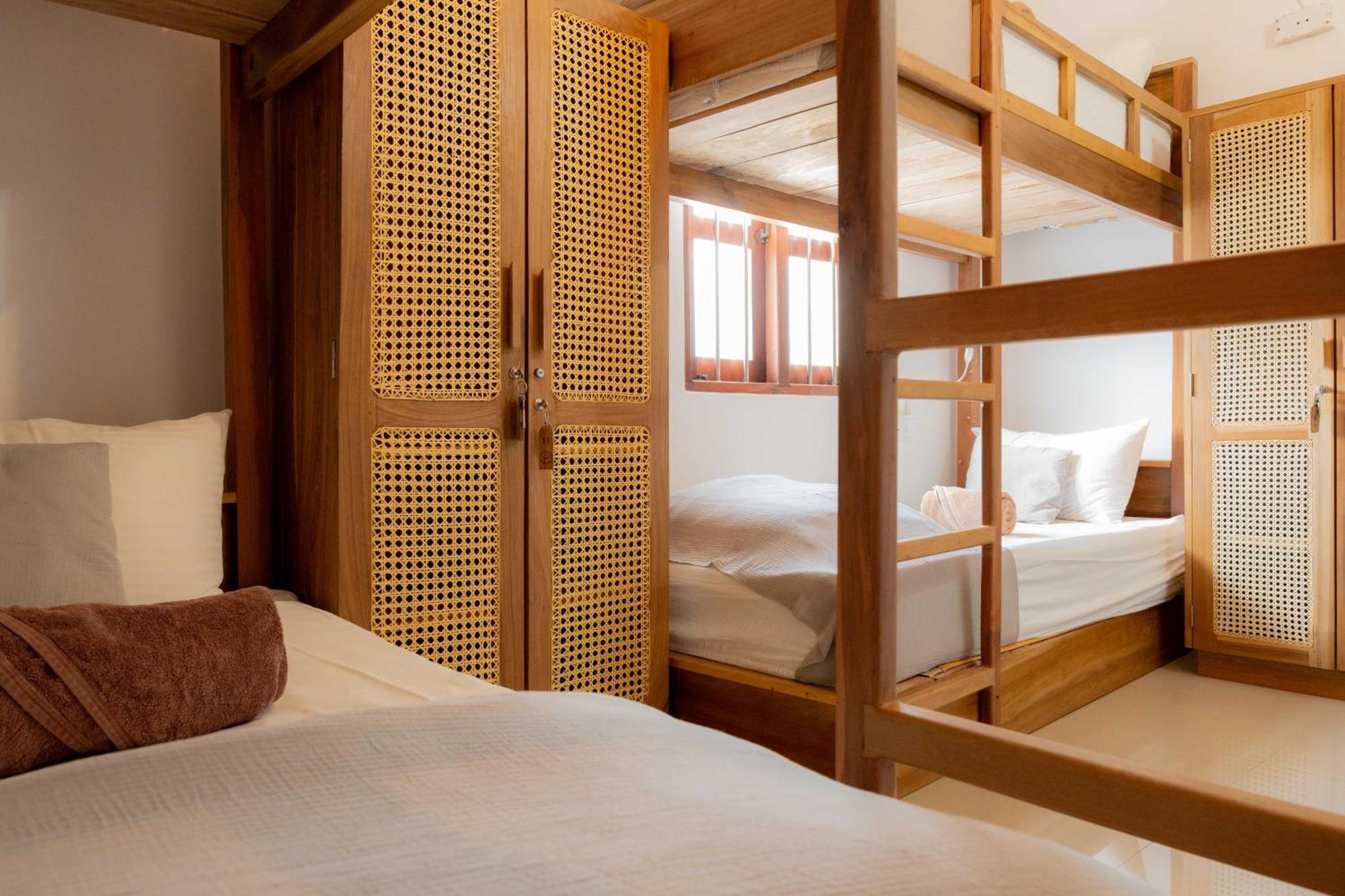 Lucky'S Surf Camp Bed & Breakfast เวลิกามา ภายนอก รูปภาพ