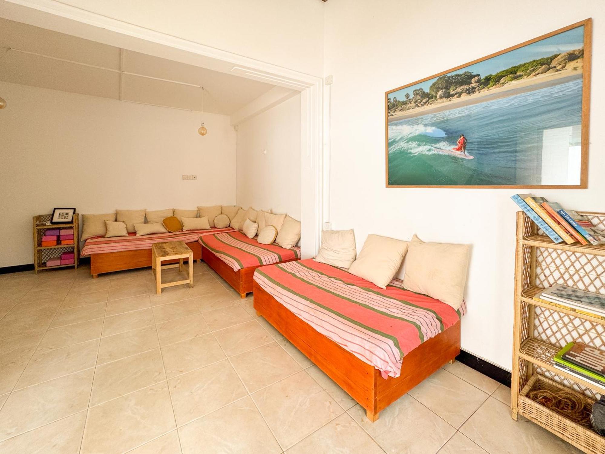 Lucky'S Surf Camp Bed & Breakfast เวลิกามา ภายนอก รูปภาพ