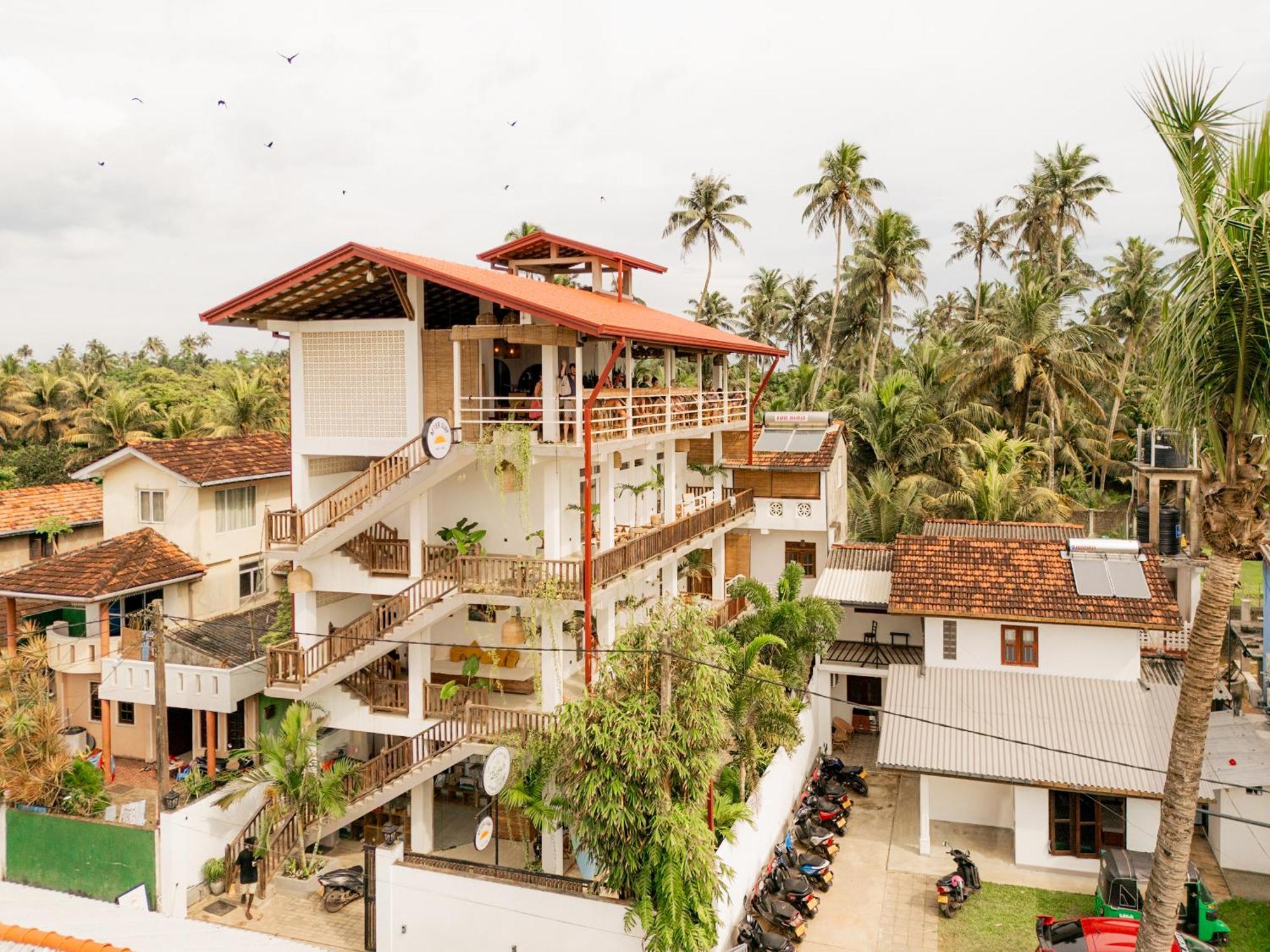 Lucky'S Surf Camp Bed & Breakfast เวลิกามา ภายนอก รูปภาพ