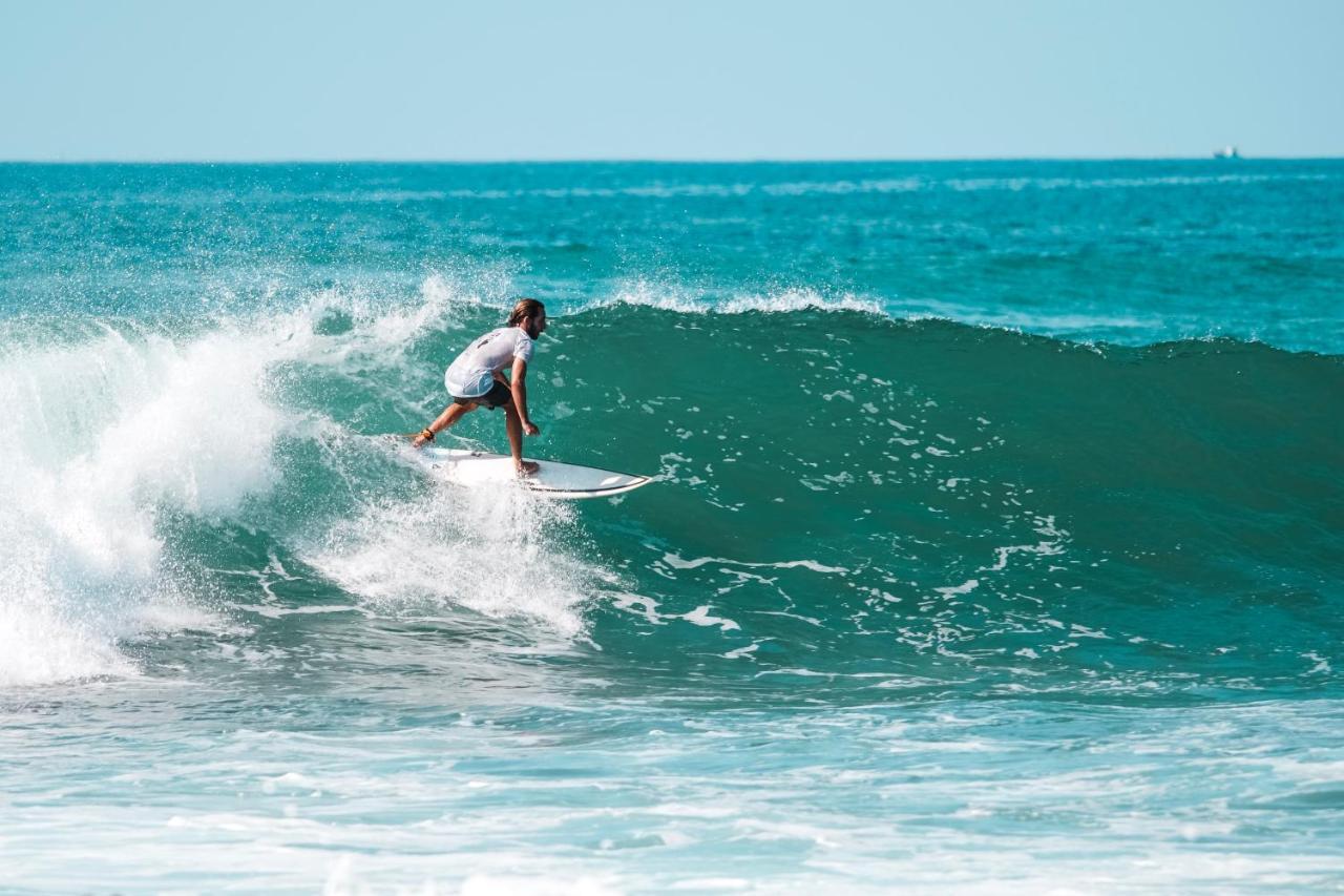 Lucky'S Surf Camp Bed & Breakfast เวลิกามา ภายนอก รูปภาพ